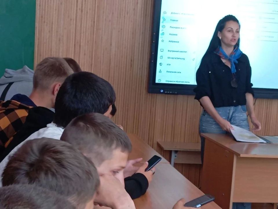 Карьерные консультанты Кадрового центра по городу Мелитополю и Мелитопольскому району встретились с учащимися школы №23 в Новониколаевке Карьерные консультанты Кадрового центра по городу Мелитополю и Мелитопольскому району встретились с учащимися школы №23 в Новониколаевке