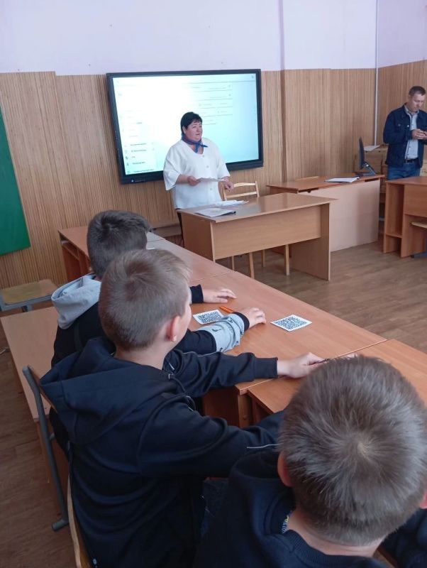 Карьерные консультанты Кадрового центра по городу Мелитополю и Мелитопольскому району встретились с учащимися школы №23 в Новониколаевке Карьерные консультанты Кадрового центра по городу Мелитополю и Мелитопольскому району встретились с учащимися школы №23 в Новониколаевке