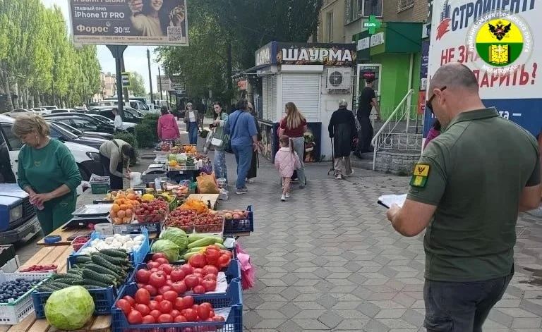 В Мелитополе продолжают работу специалисты отдела муниципального контроля в сфере благоустройства В Мелитополе продолжают работу специалисты отдела муниципального контроля в сфере благоустройства