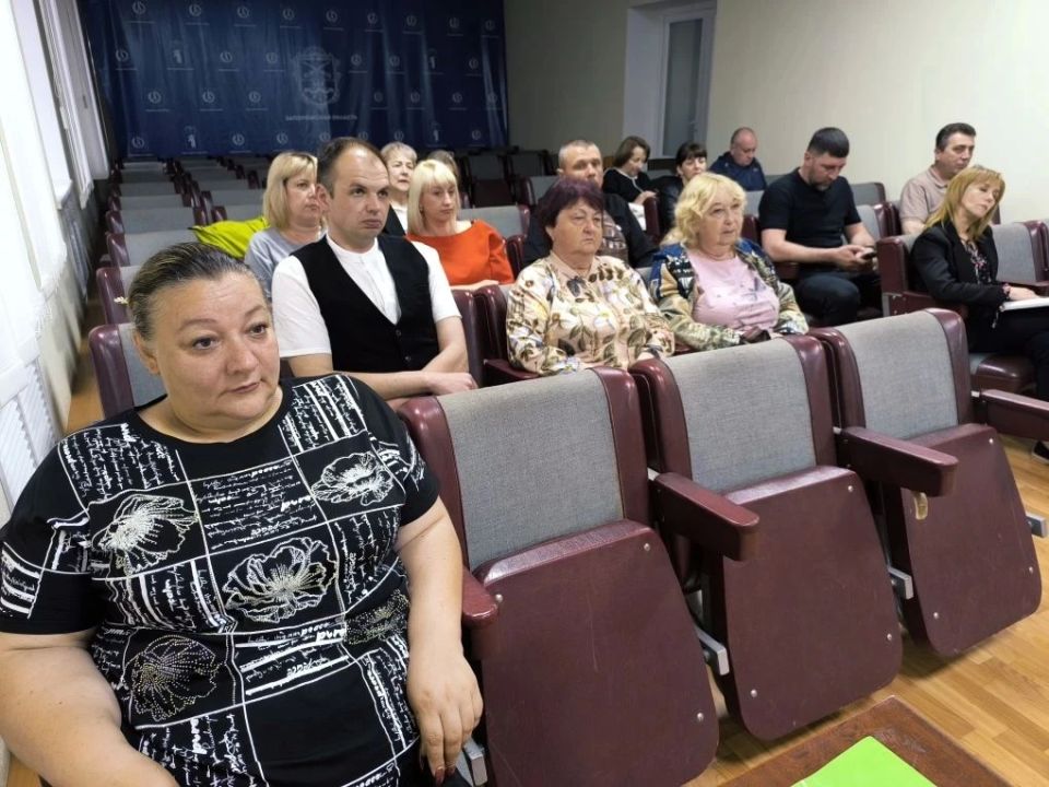 Каким образом можно лучше понять особенности законотворчества и ознакомиться с реальными процессами принятия решений, для начала хотя бы на муниципальном уровне? Разумеется, посещая заседания совета депутатов Каким образом можно лучше понять особенности законотворчества и ознакомиться с реальными процессами принятия решений, для начала хотя бы на муниципальном уровне? Разумеется, посещая заседания совета депутатов