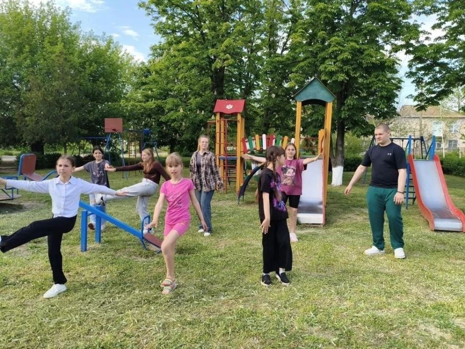 В Ефремовском Доме культуры провели спортивное мероприятие на свежем воздухе "На волне ЗОЖ" В Ефремовском Доме культуры провели спортивное мероприятие на свежем воздухе "На волне ЗОЖ"