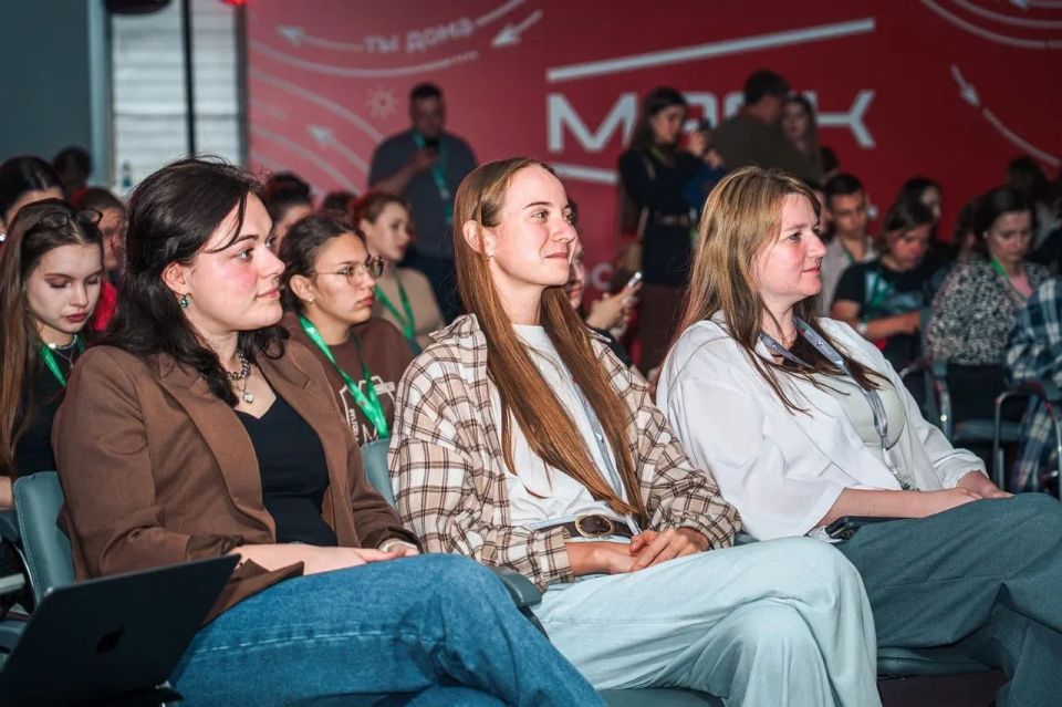 Открытый разговор «Донбасс и Новороссия 2035: Образ будущего» Открытый разговор «Донбасс и Новороссия 2035: Образ будущего»