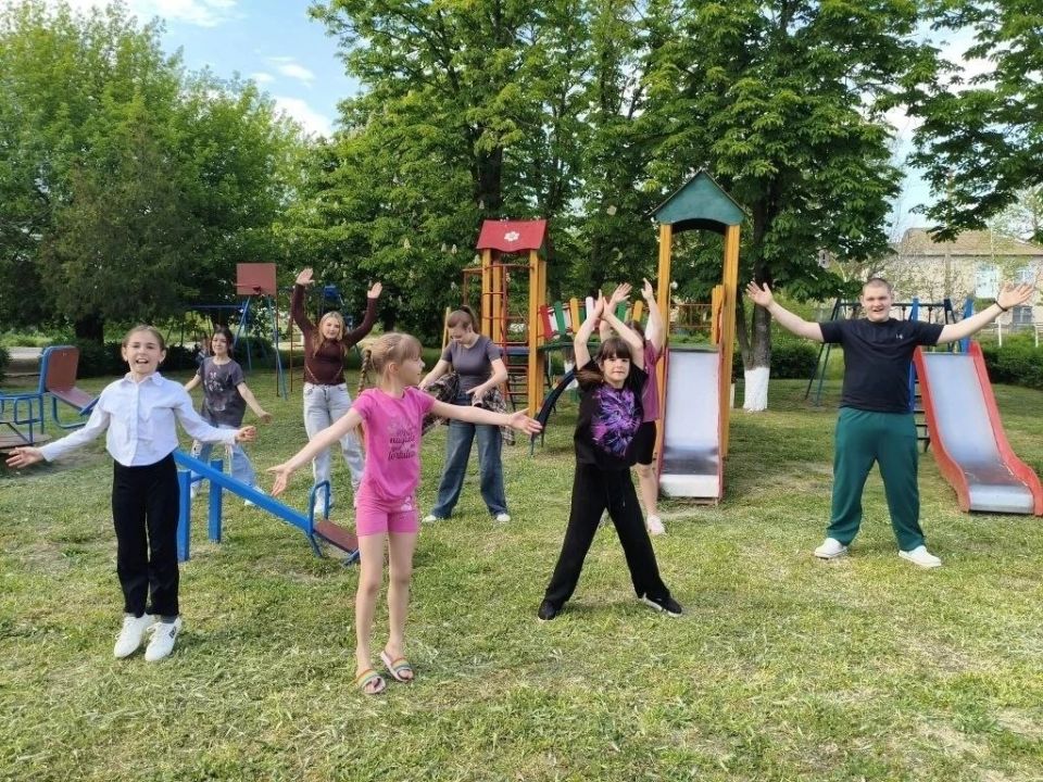 В Ефремовском Доме культуры провели спортивное мероприятие на свежем воздухе "На волне ЗОЖ" В Ефремовском Доме культуры провели спортивное мероприятие на свежем воздухе "На волне ЗОЖ"