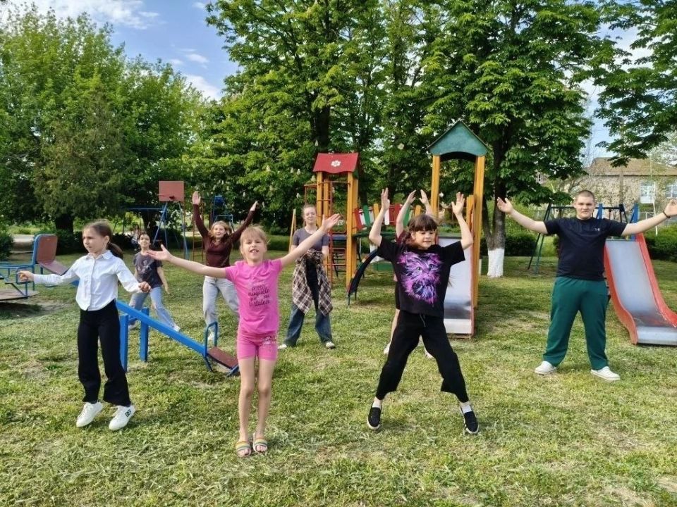 В Ефремовском Доме культуры провели спортивное мероприятие на свежем воздухе "На волне ЗОЖ" В Ефремовском Доме культуры провели спортивное мероприятие на свежем воздухе "На волне ЗОЖ"