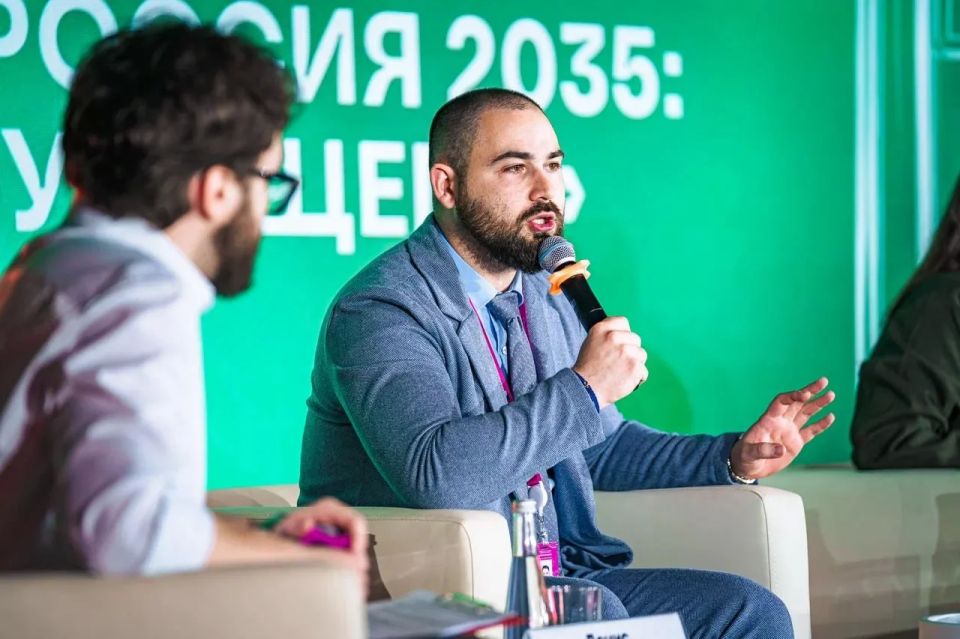 Открытый разговор «Донбасс и Новороссия 2035: Образ будущего» Открытый разговор «Донбасс и Новороссия 2035: Образ будущего»