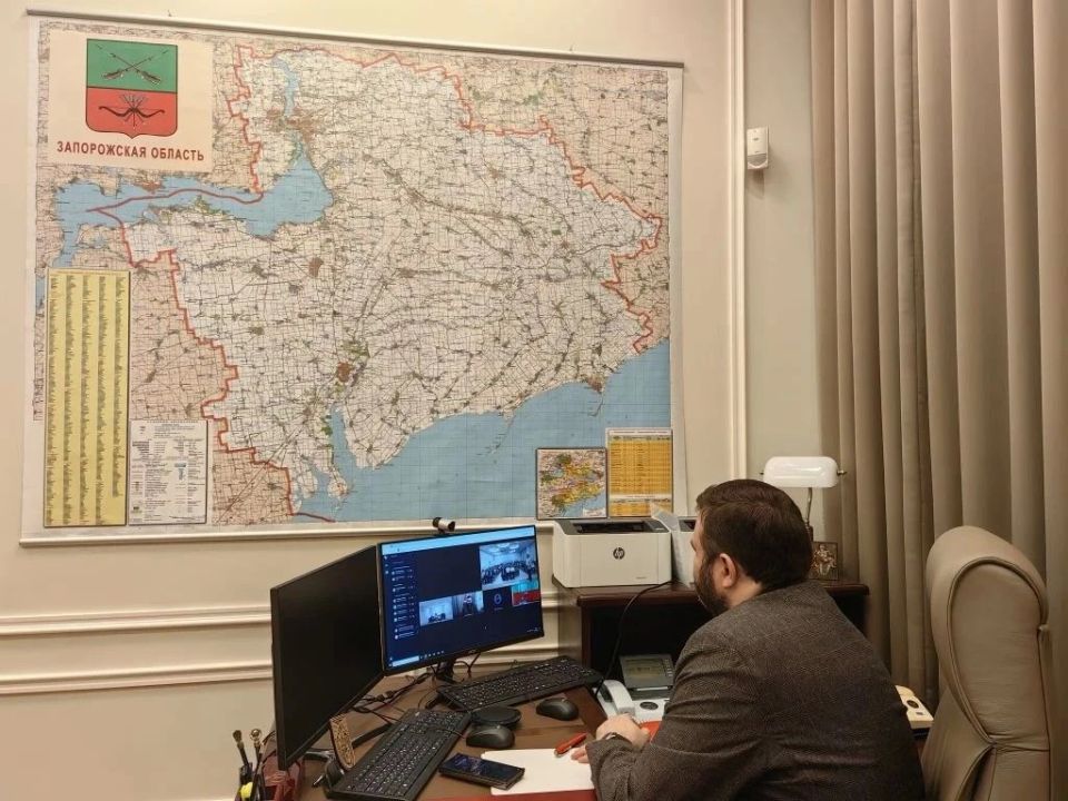 Сенатор Дмитрий Ворона провёл встречу с коллективом Запорожской АЭС по видеоконференцсвязи в рамках предварительного голосования Сенатор Дмитрий Ворона провёл встречу с коллективом Запорожской АЭС по видеоконференцсвязи в рамках предварительного голосования