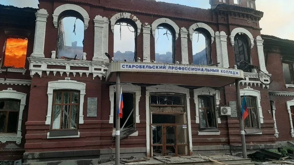 Фото последствий ночного удара ВСУ по колледжу и общежитию с детьми и в целом по Старобельску в ЛНР Фото последствий ночного удара ВСУ по колледжу и общежитию с детьми и в целом по Старобельску в ЛНР