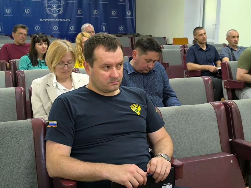 Под председательством главы Акимовского муниципального округа Александра Трудоношина состоялось заседание штаба, посвящённое подготовке к предстоящему осенне-зимнему периоду Под председательством главы Акимовского муниципального округа Александра Трудоношина состоялось заседание штаба, посвящённое подготовке к предстоящему осенне-зимнему периоду