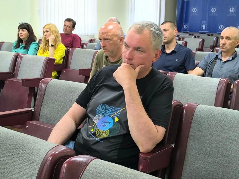 Под председательством главы Акимовского муниципального округа Александра Трудоношина состоялось заседание штаба, посвящённое подготовке к предстоящему осенне-зимнему периоду Под председательством главы Акимовского муниципального округа Александра Трудоношина состоялось заседание штаба, посвящённое подготовке к предстоящему осенне-зимнему периоду