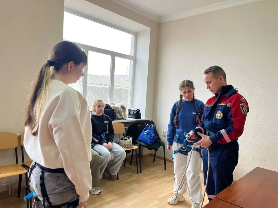 Будущее начинается здесь . На днях в Мелитополе прошёл форум Российских студенческих отрядов Будущее начинается здесь . На днях в Мелитополе прошёл форум Российских студенческих отрядов