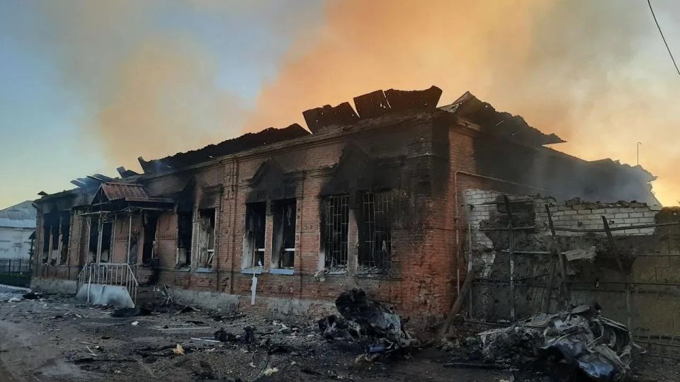 Фото последствий ночного удара ВСУ по колледжу и общежитию с детьми и в целом по Старобельску в ЛНР Фото последствий ночного удара ВСУ по колледжу и общежитию с детьми и в целом по Старобельску в ЛНР