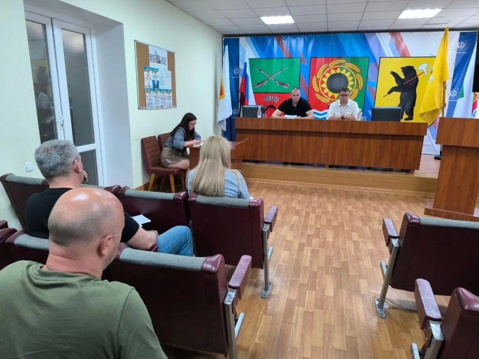 Под председательством главы Акимовского муниципального округа Александра Трудоношина состоялось заседание штаба, посвящённое подготовке к предстоящему осенне-зимнему периоду Под председательством главы Акимовского муниципального округа Александра Трудоношина состоялось заседание штаба, посвящённое подготовке к предстоящему осенне-зимнему периоду