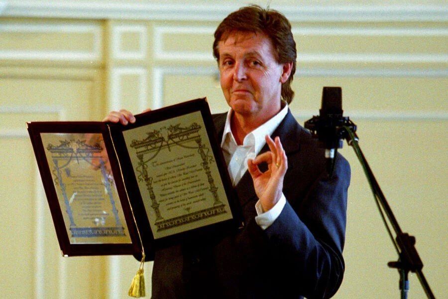 это было сегодня.... 22 мая 2003 года легендарный Пол Маккартни получил почётный диплом профессора петербургской государственной консерватории имени Н.А. Римского-Корсакова. Сэр Пол специально прибыл в Россию для участия в...