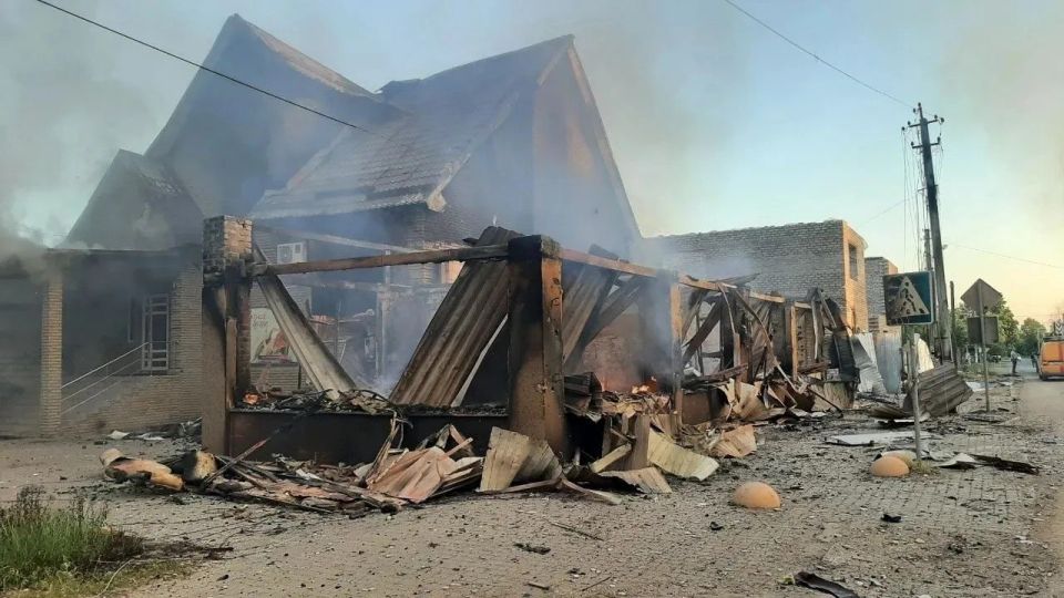 Фото последствий ночного удара ВСУ по колледжу и общежитию с детьми и в целом по Старобельску в ЛНР Фото последствий ночного удара ВСУ по колледжу и общежитию с детьми и в целом по Старобельску в ЛНР