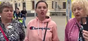 В Запорожье около сотни горожан вышли на митинг против повышения стоимости проезда в маршрутках