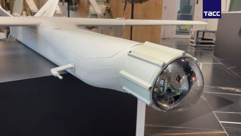 Модернизированная версия барражирующего боеприпаса «КУБ-10МЭ» с дальностью полёта до 100 километров, представленная «Концерном Калашников» Модернизированная версия барражирующего боеприпаса «КУБ-10МЭ» с дальностью полёта до 100 километров, представленная «Концерном Калашников»
