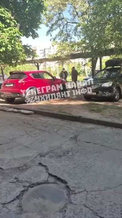 Добровольная могилизация продолжается