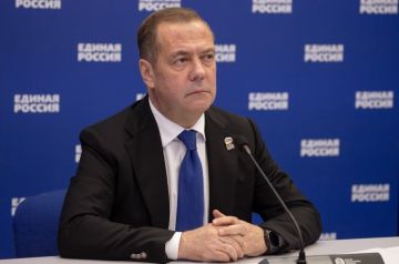 Дмитрий Медведев обратился к участникам предварительного голосования Единой России: попытки спрятать политический статус будут жёстко пресекаться