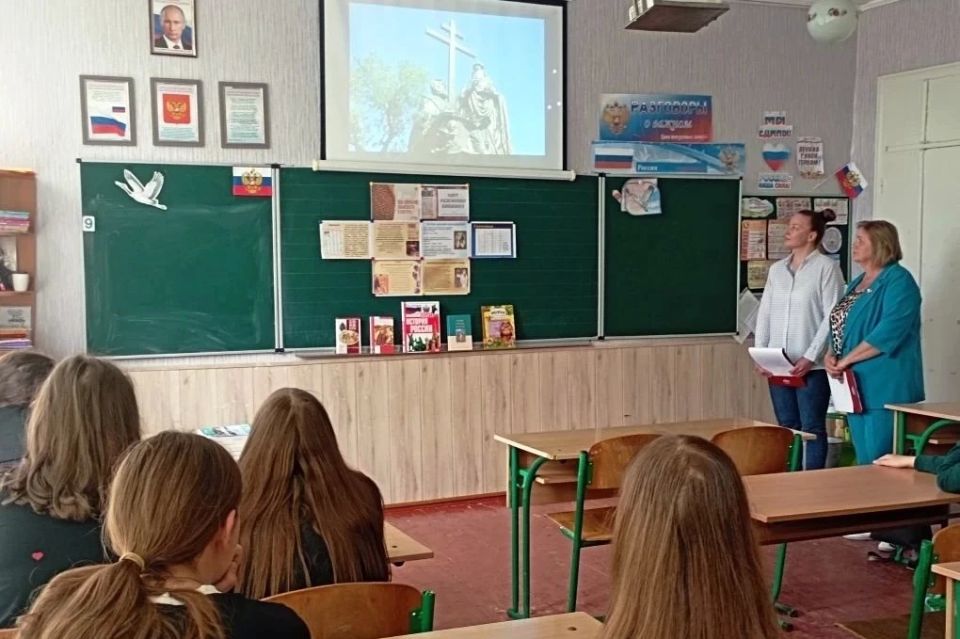 В Михайловской СОШ №3 прошёл библиотечный урок ко Дню славянской письменности В Михайловской СОШ №3 прошёл библиотечный урок ко Дню славянской письменности