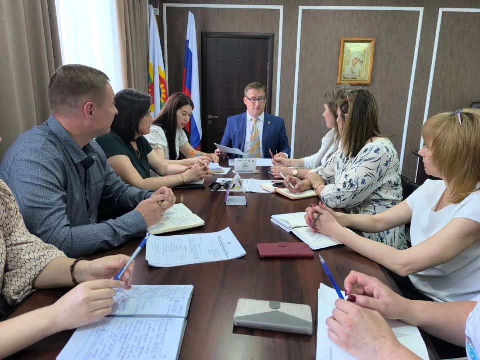 Провел совещание с замами, Советом депутатов, шеф-регионом и начальниками отделов, ответственными за жизнеобеспечение округа