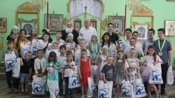 Юных прихожан Свято-Троицкого храма поздравили с окончанием воскресной школы