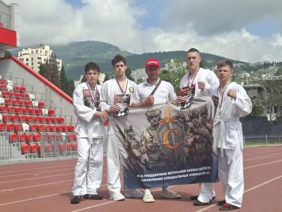 Бердянские спортсмены достойно выступили на турнире по армейскому рукопашному бою в Ялте Бердянские спортсмены достойно выступили на турнире по армейскому рукопашному бою в Ялте