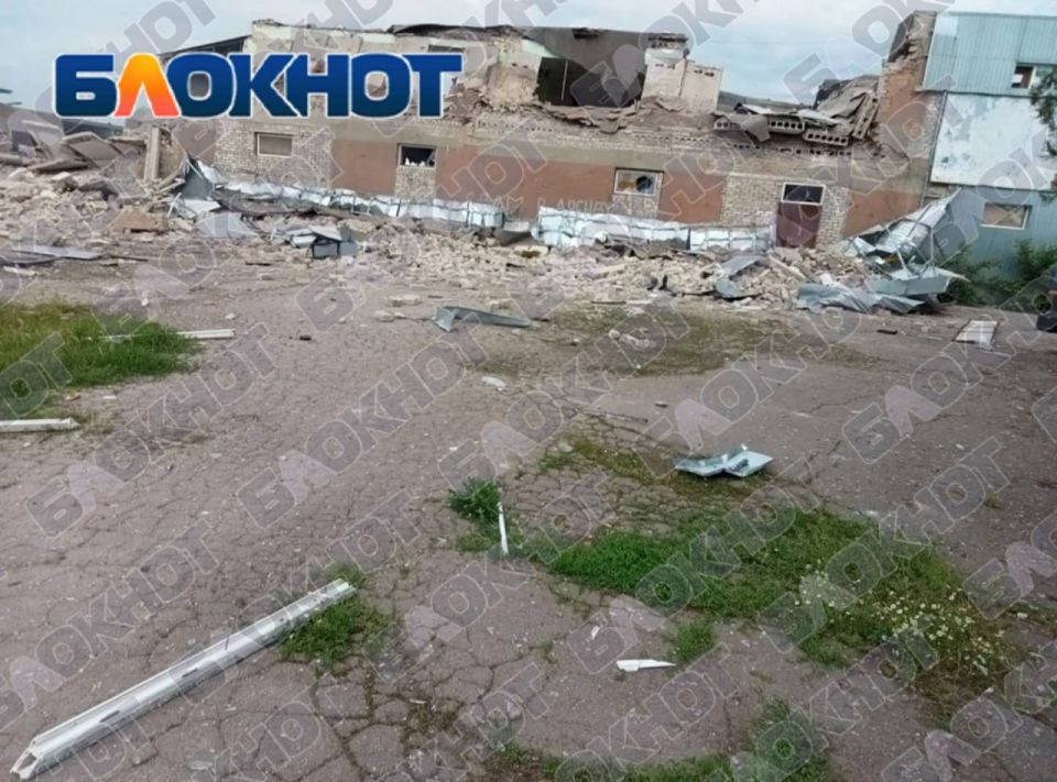 Появились кадры последствий удара ВСУ по фермерскому хозяйству в Веселовском районе