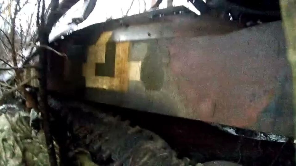 Уничтоженная САУ 2С1 Гвоздика ВСУ где-то на фронте Уничтоженная САУ 2С1 Гвоздика ВСУ где-то на фронте