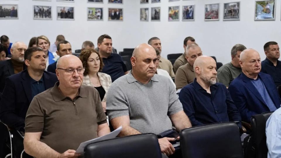 Евгений Балицкий провёл заседание Правительства Запорожской области Евгений Балицкий провёл заседание Правительства Запорожской области