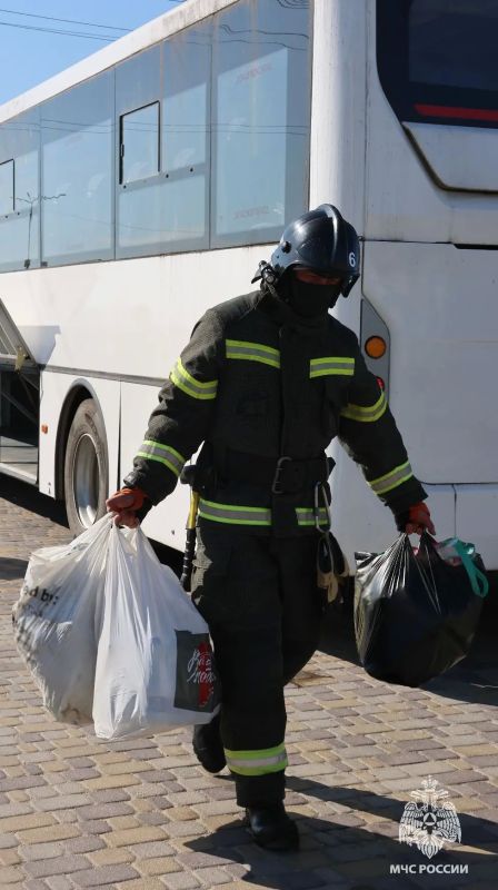 МЧС России продолжает работу по поддержке эвакуированных мирных жителей МЧС России продолжает работу по поддержке эвакуированных мирных жителей
