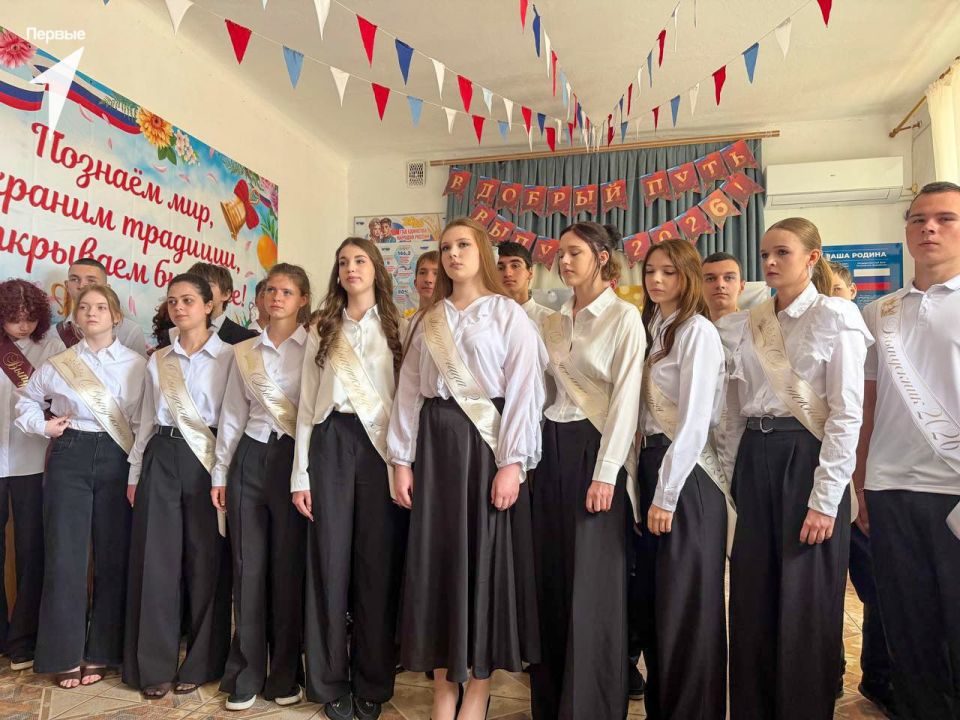 Последний звонок — мелодия, которая остаётся в сердце навсегда! Последний звонок — мелодия, которая остаётся в сердце навсегда!