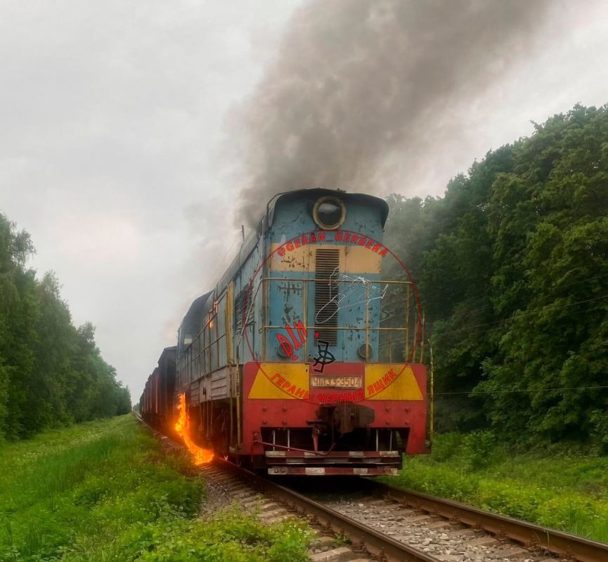 Очередной горящий локомотив, в районе Ровнополья