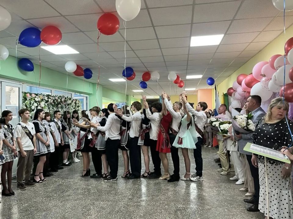 В Акимовская СОШ №2 им. Героя Советского Союза С.С. Щирова состоялся праздник Последнего звонка В Акимовская СОШ №2 им. Героя Советского Союза С.С. Щирова состоялся праздник Последнего звонка