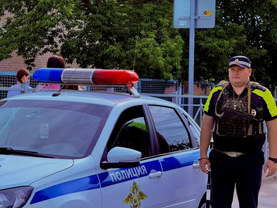Сотрудники Госавтоинспекции города Мелитополя приняли участие в праздничном школьном мероприятии «Последний звонок» Сотрудники Госавтоинспекции города Мелитополя приняли участие в праздничном школьном мероприятии «Последний звонок»
