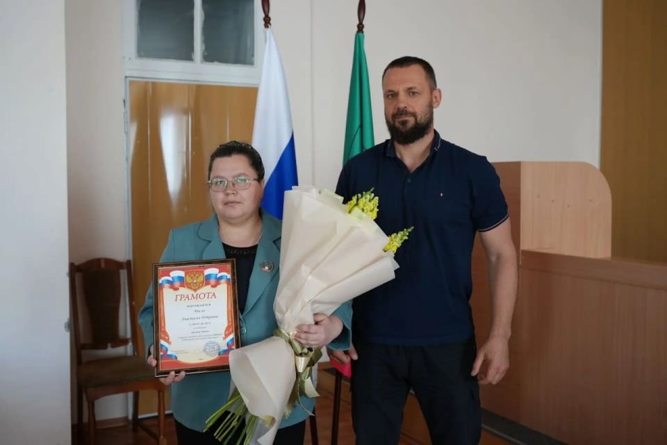 Алексей Кичигин наградил победителей литературного конкурса «Победа» Алексей Кичигин наградил победителей литературного конкурса «Победа»