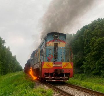 Очередной горящий локомотив, в районе Ровнополья