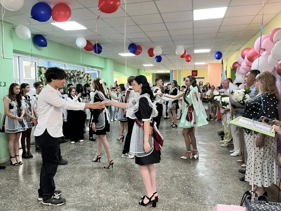 В Акимовская СОШ №2 им. Героя Советского Союза С.С. Щирова состоялся праздник Последнего звонка В Акимовская СОШ №2 им. Героя Советского Союза С.С. Щирова состоялся праздник Последнего звонка