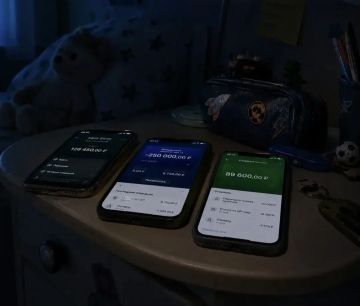 Внезапный интерес ребенка к вашим картами — это тревожный сигнал