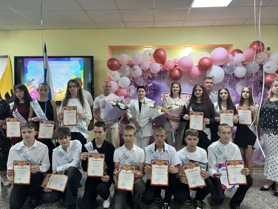 В Акимовская СОШ №2 им. Героя Советского Союза С.С. Щирова состоялся праздник Последнего звонка В Акимовская СОШ №2 им. Героя Советского Союза С.С. Щирова состоялся праздник Последнего звонка