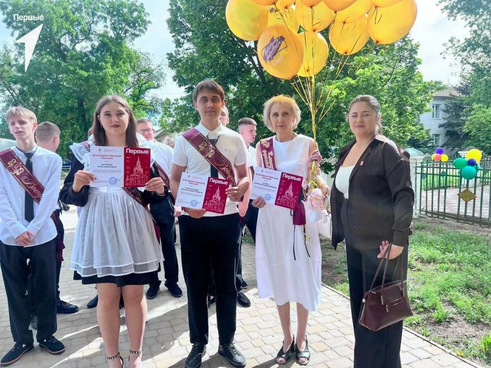 Последний звонок — мелодия, которая остаётся в сердце навсегда! Последний звонок — мелодия, которая остаётся в сердце навсегда!