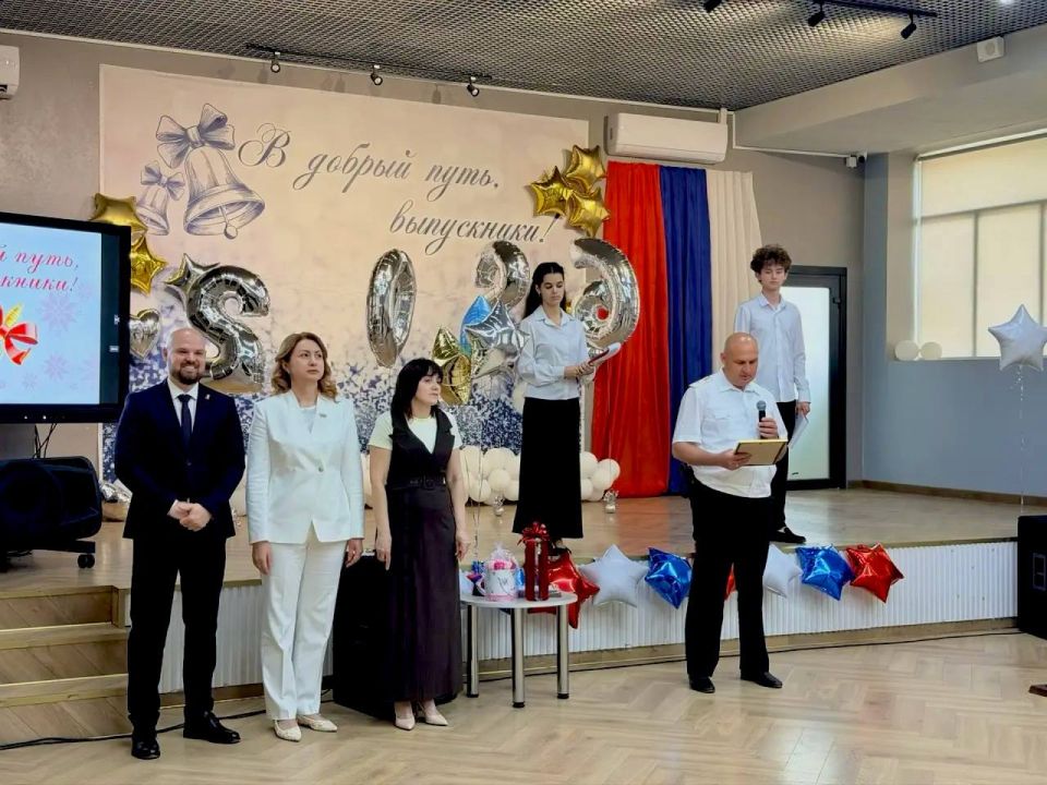 Сотрудники Госавтоинспекции города Мелитополя приняли участие в праздничном школьном мероприятии «Последний звонок» Сотрудники Госавтоинспекции города Мелитополя приняли участие в праздничном школьном мероприятии «Последний звонок»