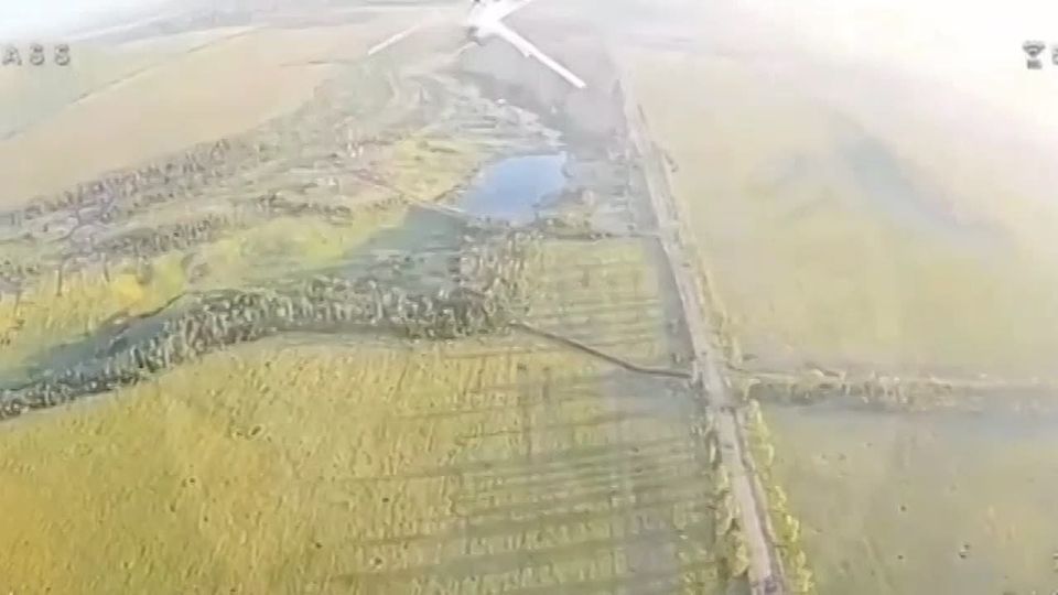 Новый Х-образный дрон-камикадзе SETH-X от американо-немецко-украинской компанией Auterion Airlogix Joint Venture в прицеле российского дрона-перехватчика