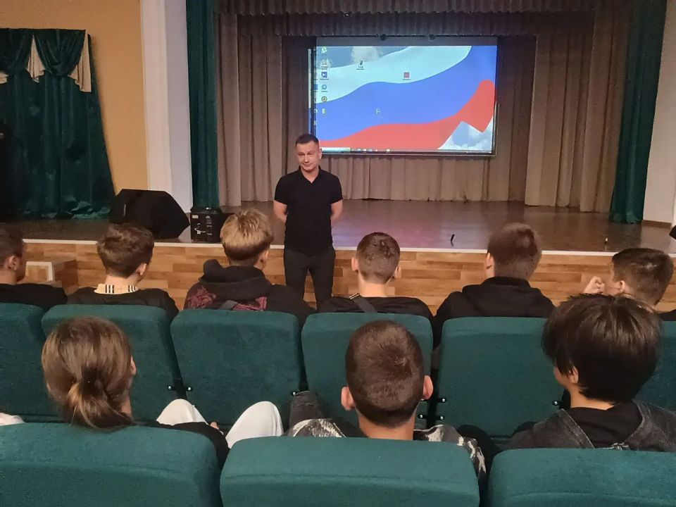 В преддверии долгожданных каникул специалистами отдела молодежи и спорта администрации АМО для представителей организации «Юг молодой» было проведено очередное мероприятие, посвященное антитеррористической безопасности В преддверии долгожданных каникул специалистами отдела молодежи и спорта администрации АМО для представителей организации «Юг молодой» было проведено очередное мероприятие, посвященное антитеррористической безопасности