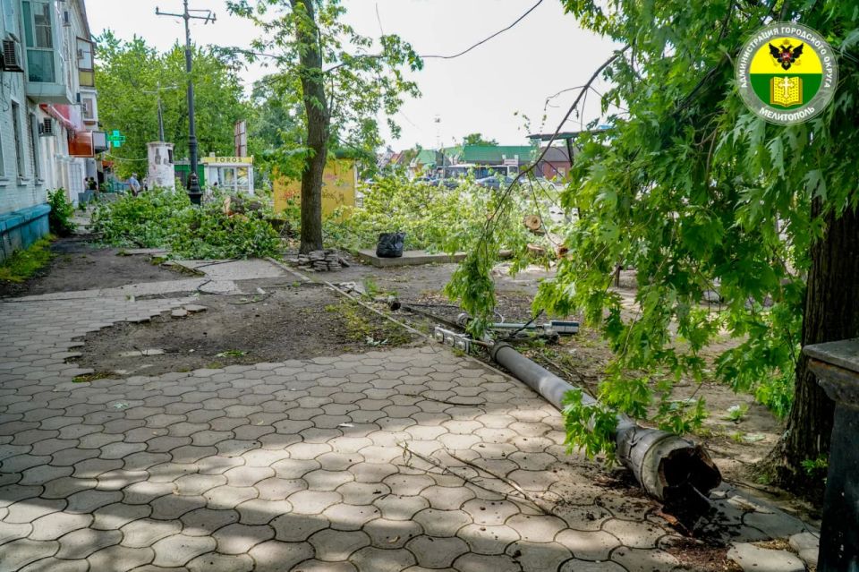 Коммунальные службы города устраняют последствия непогоды Коммунальные службы города устраняют последствия непогоды