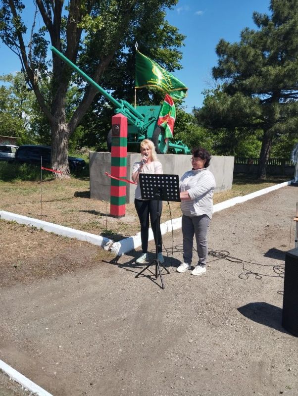 28 мая – День пограничника: в Гусарке открыли памятный знак "Землякам пограничникам всех поколений" 28 мая – День пограничника: в Гусарке открыли памятный знак "Землякам пограничникам всех поколений"