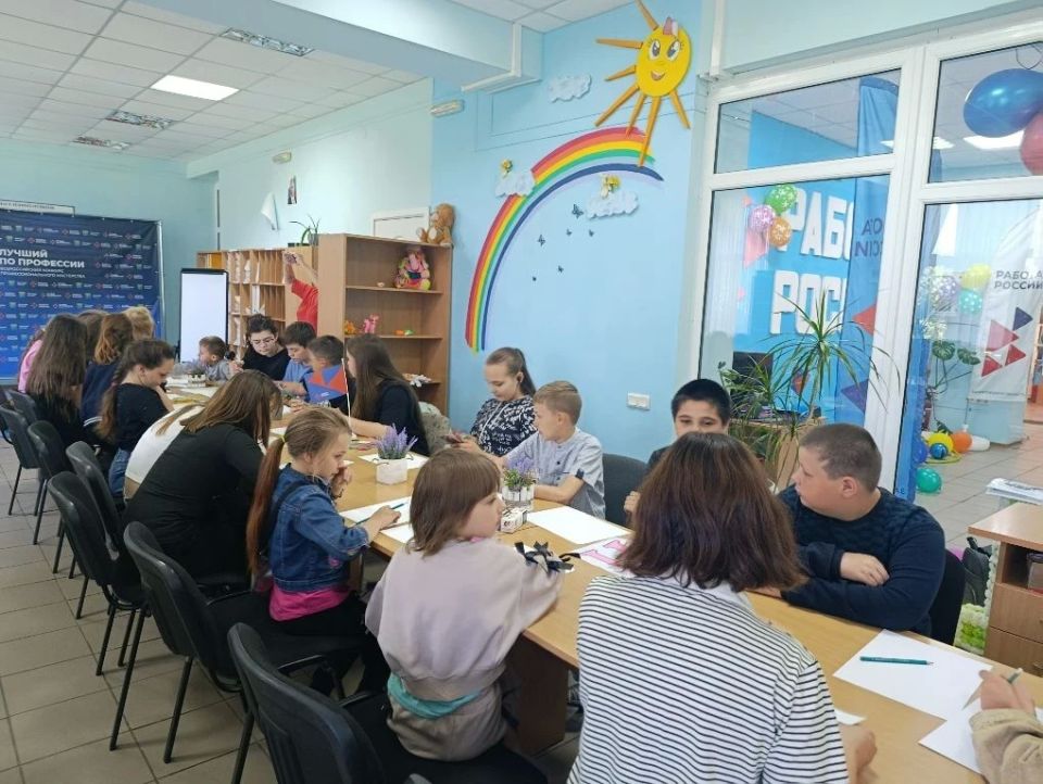 Розовский Кадровый центр провел интерактивный праздник профессий для юных жителей поселка Розовский Кадровый центр провел интерактивный праздник профессий для юных жителей поселка