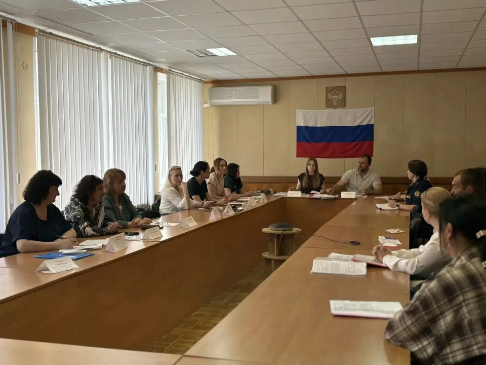 В Бердянске обсудили вопросы защиты несовершеннолетних и организации подростковой занятости в летний период В Бердянске обсудили вопросы защиты несовершеннолетних и организации подростковой занятости в летний период