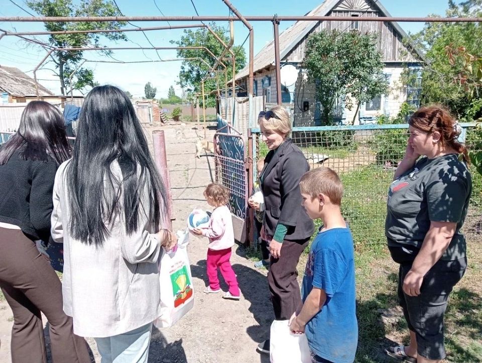 В Михайловском округе активисты «Единой России» сделали приятный сюрприз многодетной семье В Михайловском округе активисты «Единой России» сделали приятный сюрприз многодетной семье