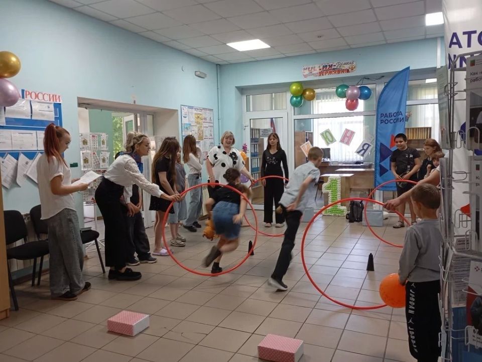 Розовский Кадровый центр провел интерактивный праздник профессий для юных жителей поселка Розовский Кадровый центр провел интерактивный праздник профессий для юных жителей поселка