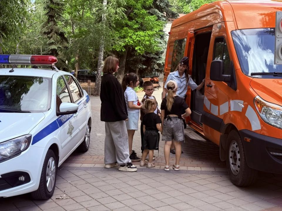 Парк культуры и отдыха имени Максима Горького стал площадкой для важного профилактического мероприятия, организованного сотрудниками Госавтоинспекции совместно с Лабораторией безопасности Парк культуры и отдыха имени Максима Горького стал площадкой для важного профилактического мероприятия, организованного сотрудниками Госавтоинспекции совместно с Лабораторией безопасности